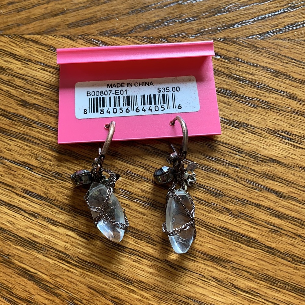 Betsey Johnson Bee Chain Black Crystal Earrings - Picture 6 of 7